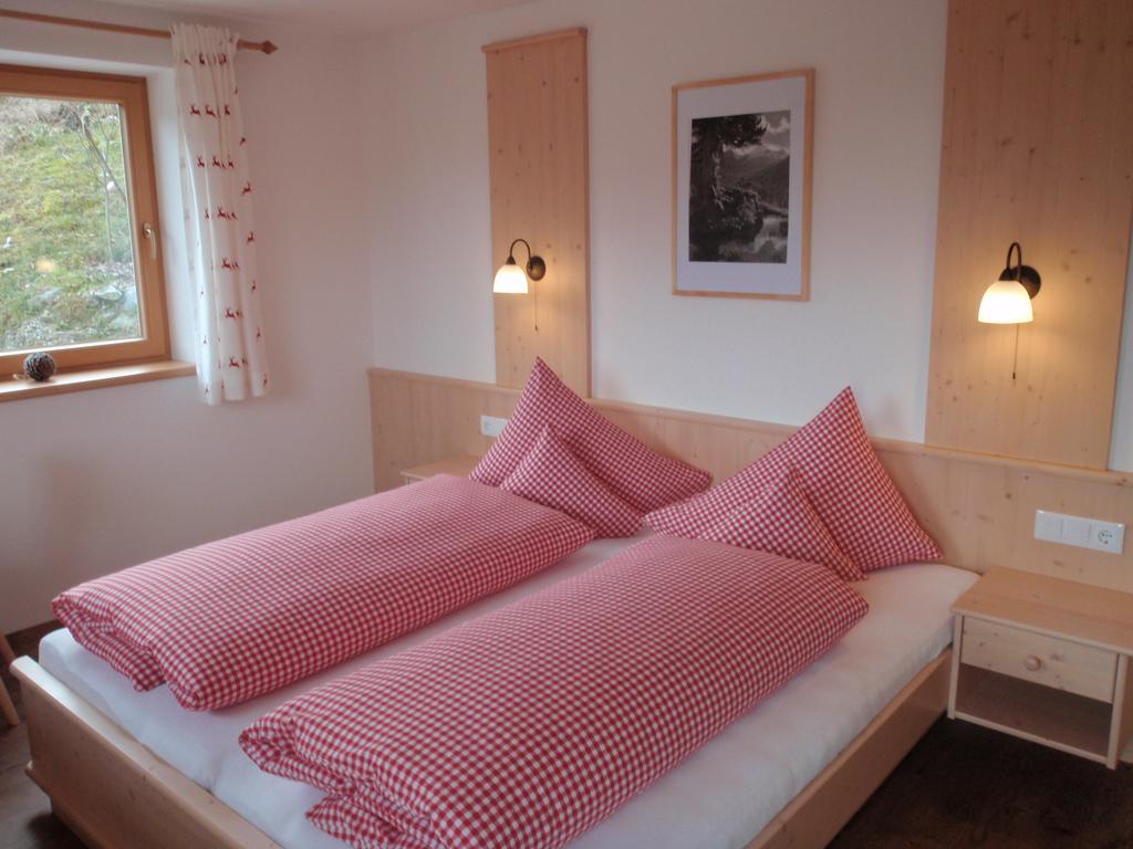 Landhaus Alpenjäger Hainzenberg Zimmer foto