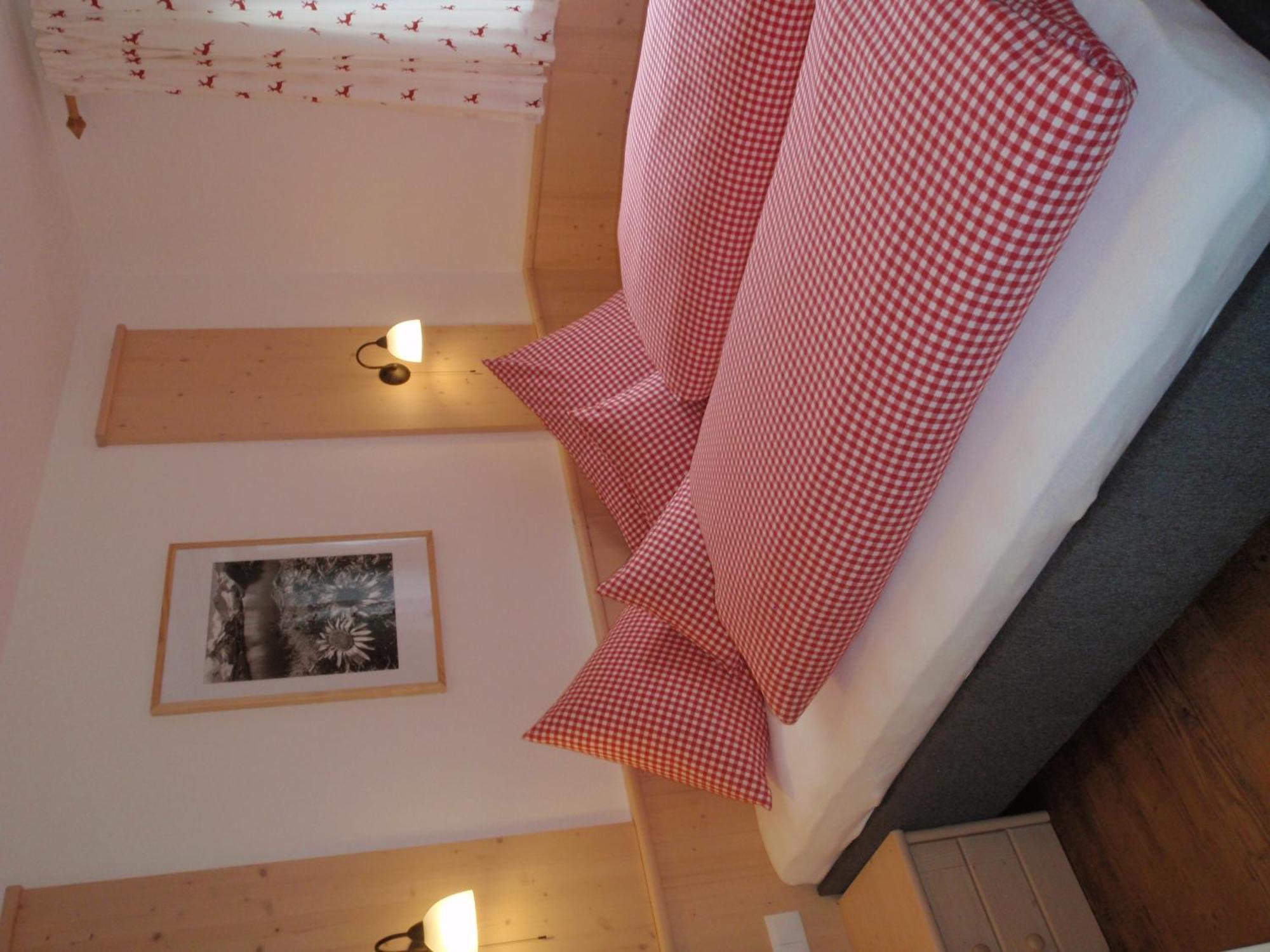 Landhaus Alpenjäger Hainzenberg Zimmer foto