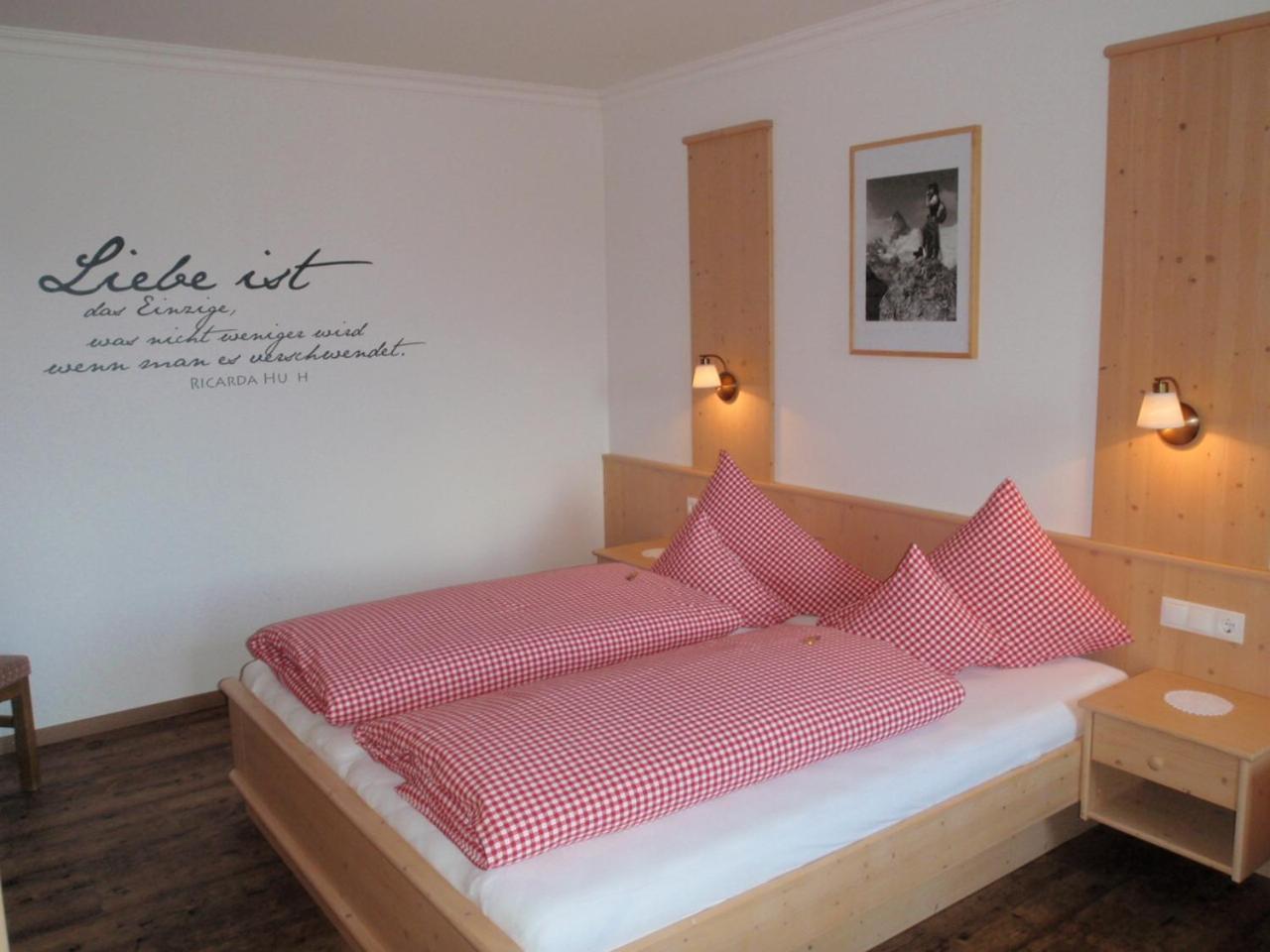 Landhaus Alpenjäger Hainzenberg Zimmer foto