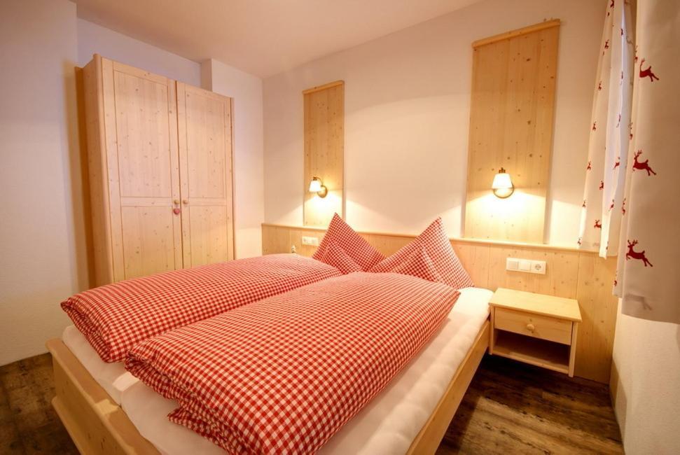 Landhaus Alpenjäger Hainzenberg Zimmer foto