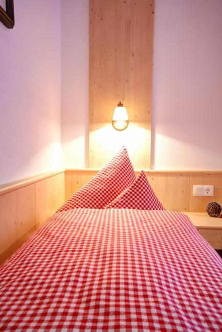 Landhaus Alpenjäger Hainzenberg Zimmer foto