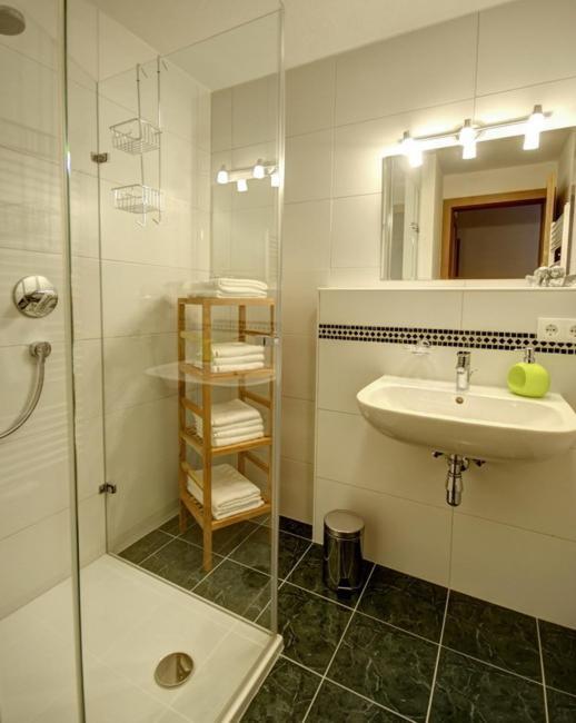 Landhaus Alpenjäger Hainzenberg Zimmer foto