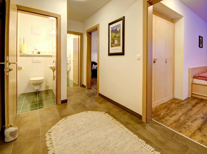 Landhaus Alpenjäger Hainzenberg Zimmer foto