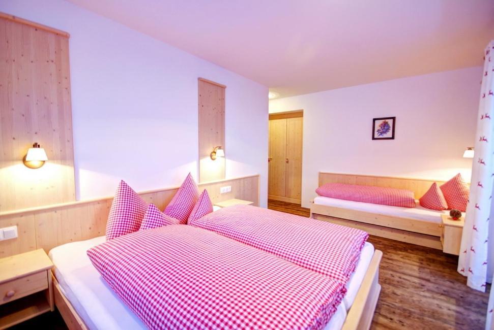 Landhaus Alpenjäger Hainzenberg Zimmer foto
