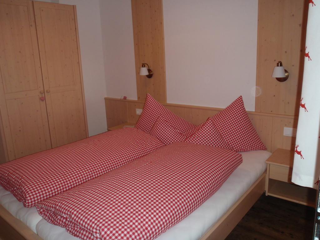 Landhaus Alpenjäger Hainzenberg Zimmer foto